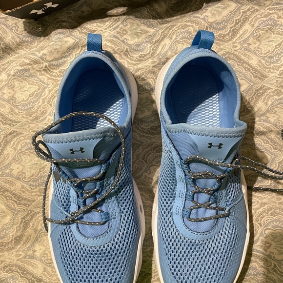 Under Armor Shoes - Picture 3 of 4